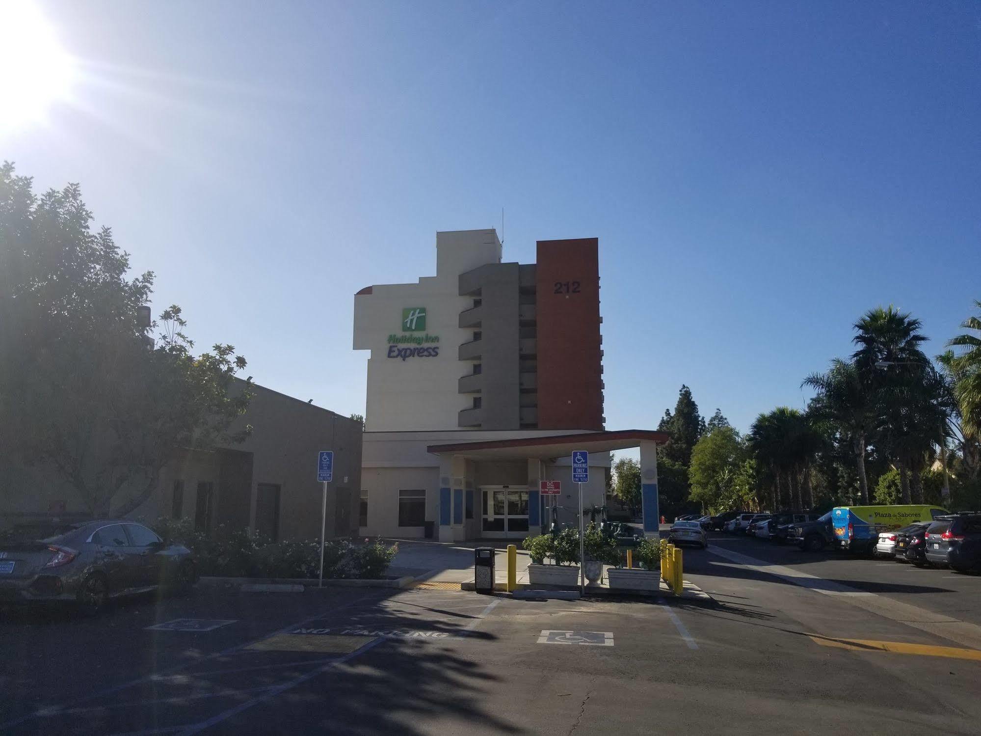 Holiday Inn Express Fullerton-Anaheim, An Ihg Hotel Exterior foto